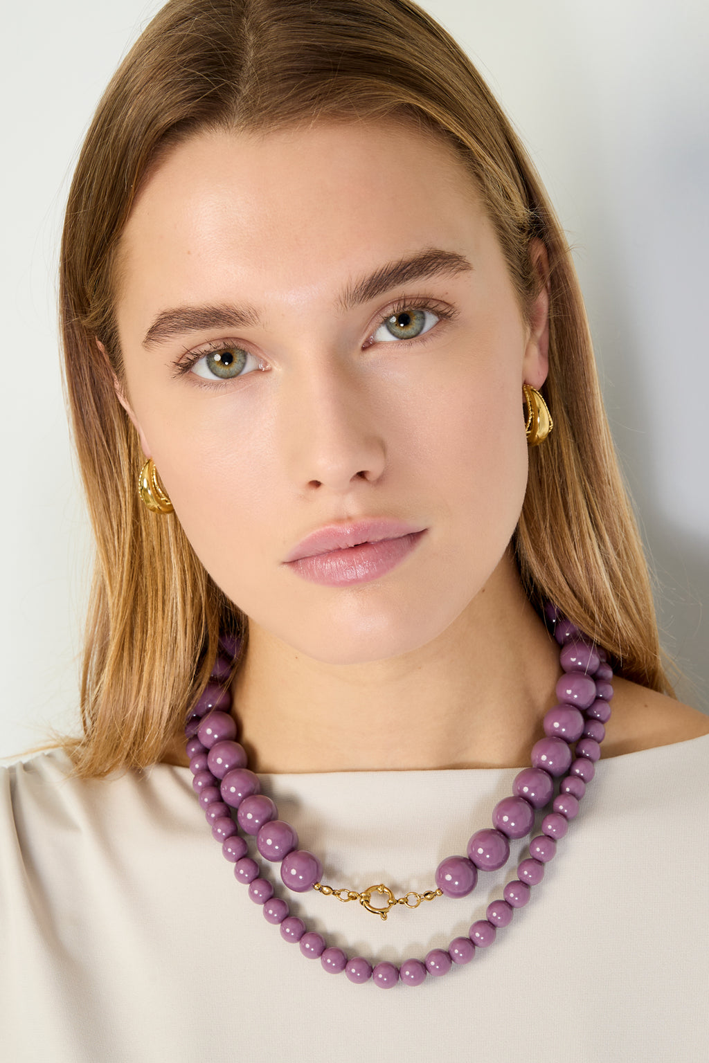 Necklace with large beads and front closure-15mm